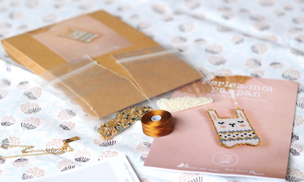 Kit DIY collier lapin en perles Miyuki par Sobigraphie et Aime comme Marie Kit DIY collier lapin en perles Miyuki par Sobigraphie et Aime comme Marie