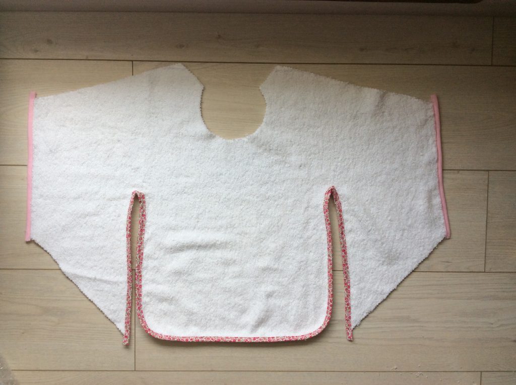 DIY cape ou bavoir géant. Tuto et patron gratuit