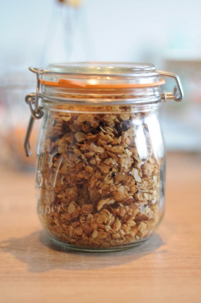{DIY} Recette ultime de granula ou muesli croustillant comme celle du supermarché mais en bio et zéro déchet. {DIY} Recette ultime de granula ou muesli croustillant comme celle du supermarché mais en bio et zéro déchet.