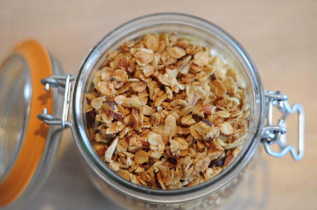{DIY} Recette ultime de granula ou muesli croustillant comme celle du supermarché mais en bio et zéro déchet. {DIY} Recette ultime de granula ou muesli croustillant comme celle du supermarché mais en bio et zéro déchet.