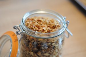 {DIY} Recette ultime de granula ou muesli croustillant comme celle du supermarché mais en bio et zéro déchet. {DIY} Recette ultime de granula ou muesli croustillant comme celle du supermarché mais en bio et zéro déchet.
