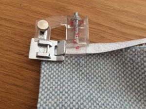 Couffin de poupée ou poupon 30cm. DIY couture débutant. Tuto illustre et complet. Patron gratuit. 