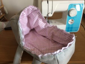 Couffin de poupée ou poupon 30cm. DIY couture débutant. Tuto illustre et complet. Patron gratuit. 