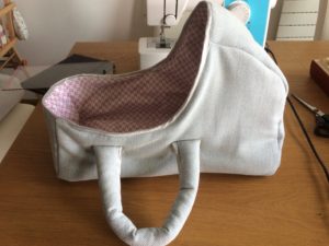 Couffin de poupée ou poupon 30cm. DIY couture débutant. Tuto illustre et complet. Patron gratuit. 