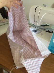 Couffin de poupée ou poupon 30cm. DIY couture débutant. Tuto illustre et complet. Patron gratuit. 