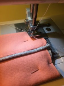 {DIY} Etui à mouchoirs lavables. Tuto couture Zéro déchet. Pas à pas couture facile pour coudre une pochette en tissu pour stocker vos mouchoirs.