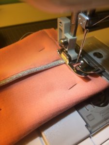 {DIY} Etui à mouchoirs lavables. Tuto couture Zéro déchet. Pas à pas couture facile pour coudre une pochette en tissu pour stocker vos mouchoirs.