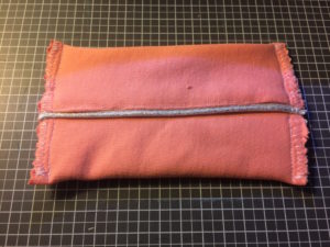 {DIY} Etui à mouchoirs lavables. Tuto couture Zéro déchet. Pas à pas couture facile pour coudre une pochette en tissu pour stocker vos mouchoirs.