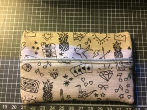 {DIY} Etui à mouchoirs lavables. Tuto couture Zéro déchet. Pas à pas couture facile pour coudre une pochette en tissu pour stocker vos mouchoirs.