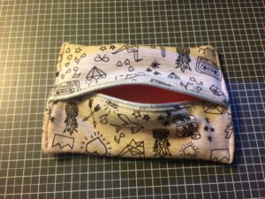 {DIY} Etui à mouchoirs lavables. Tuto couture Zéro déchet. Pas à pas couture facile pour coudre une pochette en tissu pour stocker vos mouchoirs.