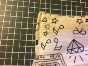 {DIY} Etui à mouchoirs lavables. Tuto couture Zéro déchet. Pas à pas couture facile pour coudre une pochette en tissu pour stocker vos mouchoirs.