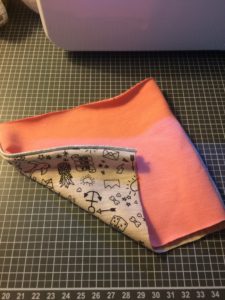 {DIY} Etui à mouchoirs lavables. Tuto couture Zéro déchet. Pas à pas couture facile pour coudre une pochette en tissu pour stocker vos mouchoirs.